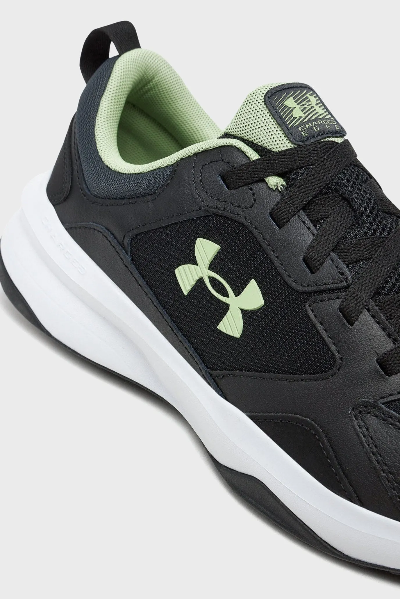 Krossovka UA Charged Edge 2