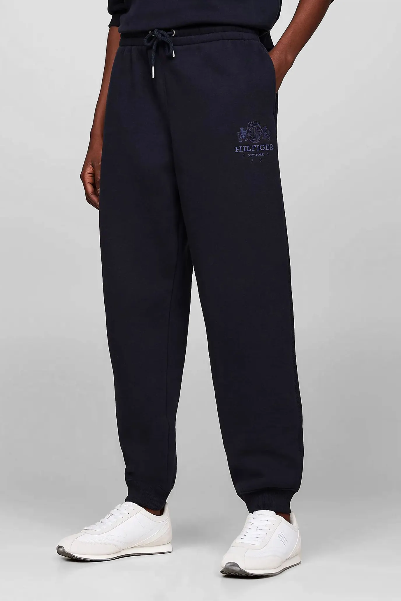 Штаны REG VARSITY CREST SWEATPANTS 1
