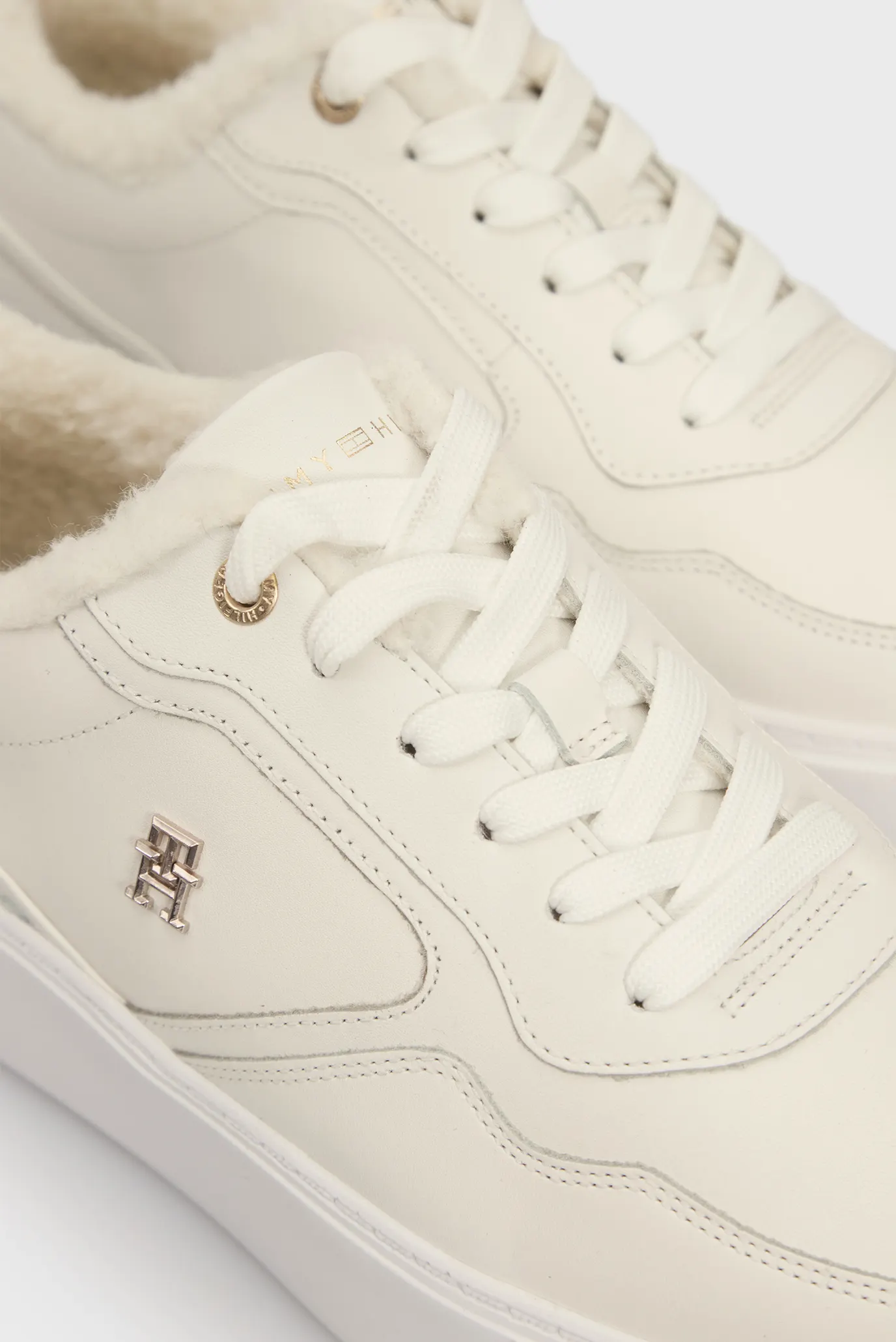 Krossovka ESSENTIAL PLATFORM SNEAKER FUR 2