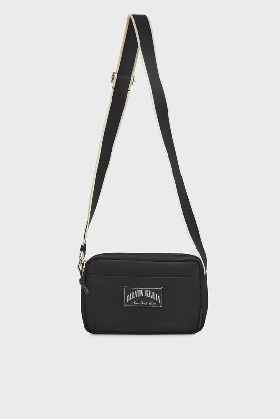 Sumka/GRAPHIC CAPSULE CAMERA BAG Calvin Klein