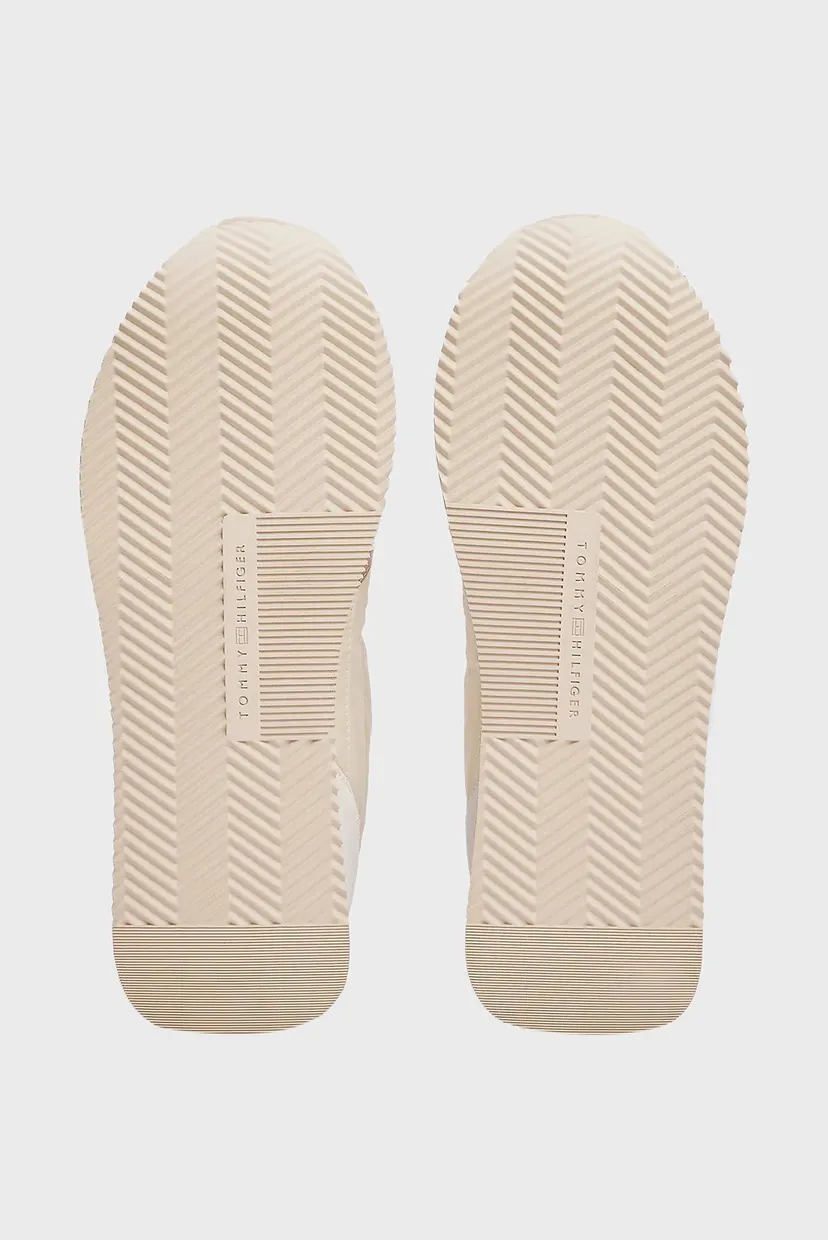 Krossovka ESSENTIAL RUNNER 6